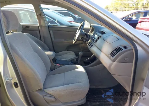 2002 Toyota Camry Le V6 z USA, uszkodzony, nr VIN 4T1BF32KX2U017970